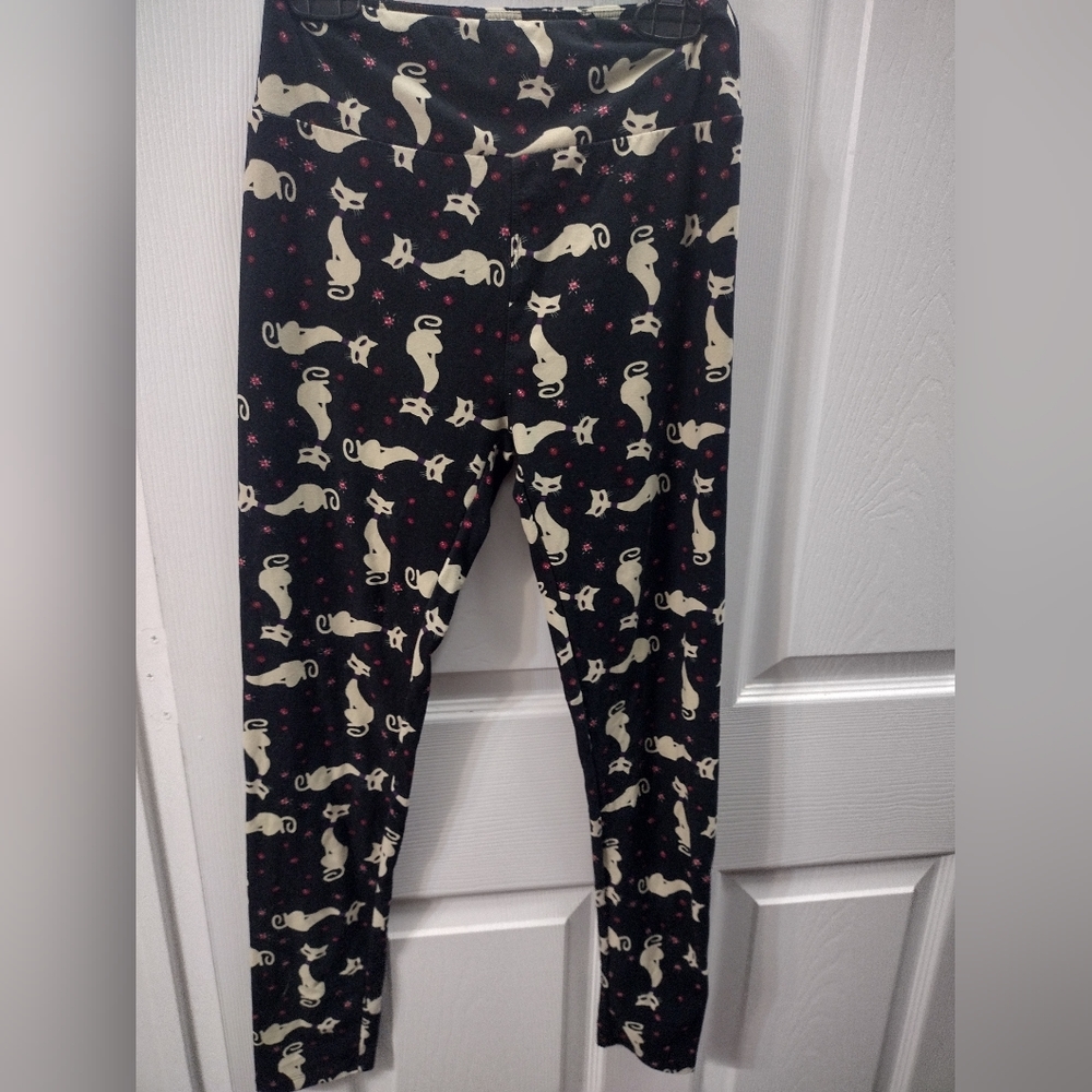 Leggings with cats